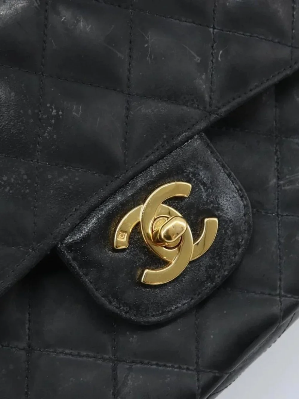 CHANEL Matelasse Chain Shoulder Bag Leather Black Gold CC Auth 88183